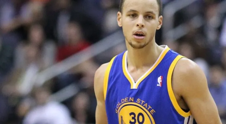 Warriors derrotan a Thunder con triple de Stephen Curry