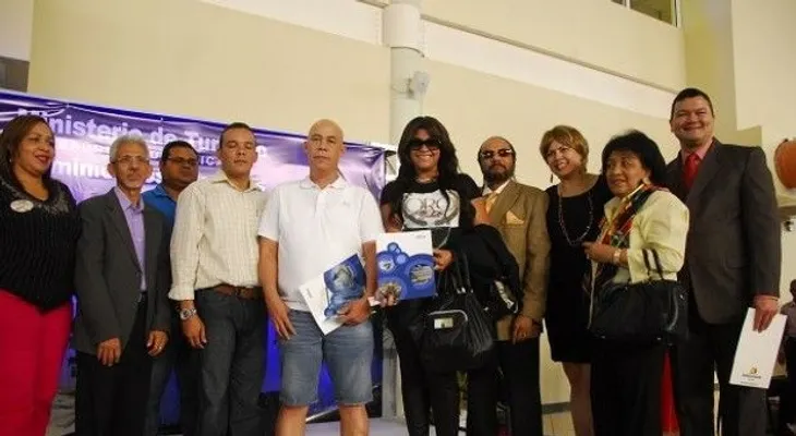 Premian viajeros en aeropuerto del Cibao 