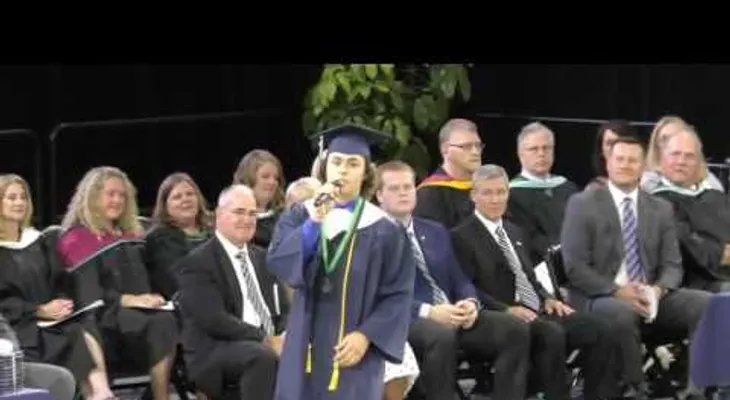 Esperaban un discurso de graduación, pero sorprendió a todos (VIDEO)