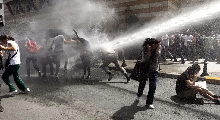 Varios heridos en una protesta contra la eliminación de un parque en Estambul