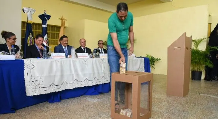 Mil 800 presos preventivos hábiles para votar en comicios de República Dominicana 