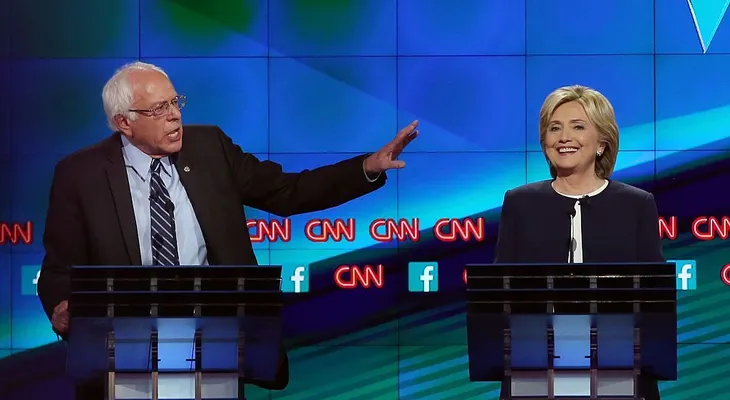 Por qué la campaña de Clinton decae y la de Sanders se dispara