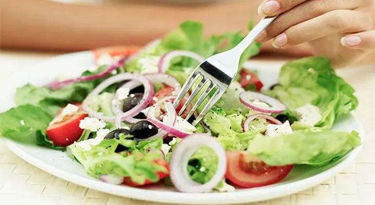 Los 10 alimentos verdes que curan enfermedades