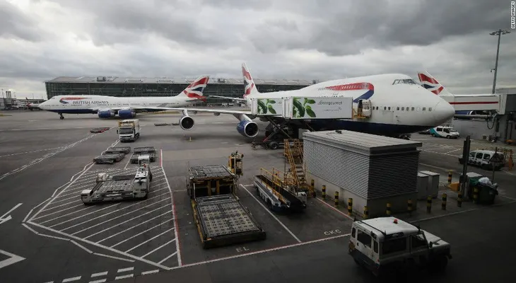 Intruso que se encerró en la cabina de un avión desató alerta de seguridad en aeropuerto de Londres