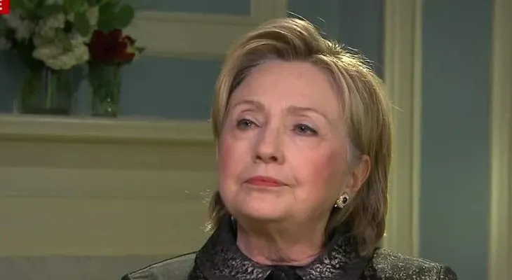 Hillary Clinton quiere que hagas a un lado Pokémon GO y uses su app