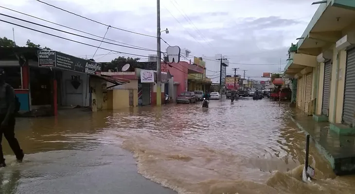 Ahora son  24 provincias en alerta; lluvias por un tubo hasta el martes; piden no cruzar ríos, arroyos y cañadas