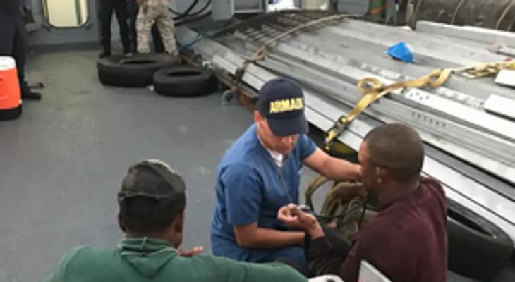 Rescatan en una isla colombiana a dos pescadores dominicanos que estaban a la deriva hace 23 días
