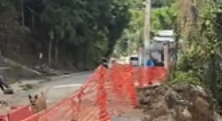 Cierran carretera en Pedro García, Santiago, por riesgo de colapso de 31 viviendas