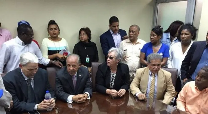 Tras reunión con Ministra, médicos dejan sin efecto anunciado paro en hospitales