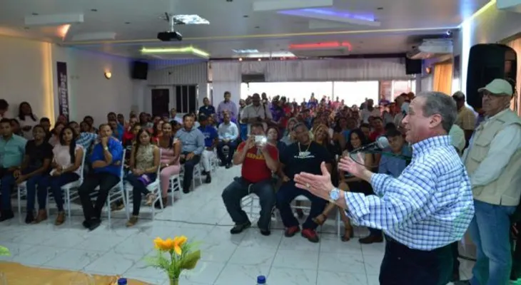 Reinaldo aconseja a Danilo y Leonel zanjar diferencias; dice está listo para gobernar