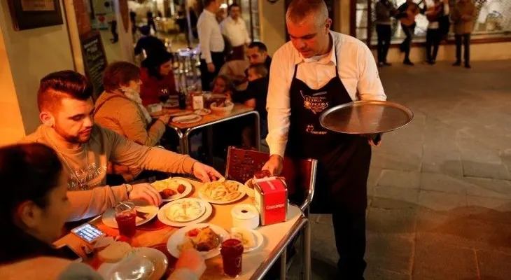 Clavada del verano 2 en España: locales que cobran por temperatura de la leche y cubitos de hielo