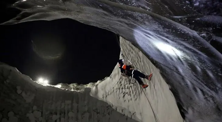 Video: La ciencia asombrada por imágenes encontradas en interior del gran cráter siberiano 