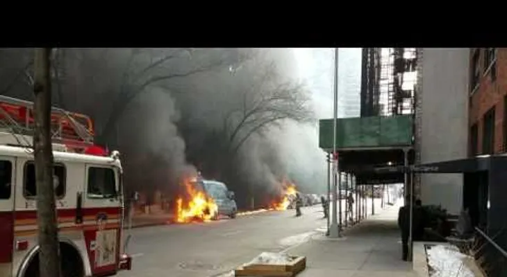 Incendio en varios vehículos en down town Manhattan provoca pánico  