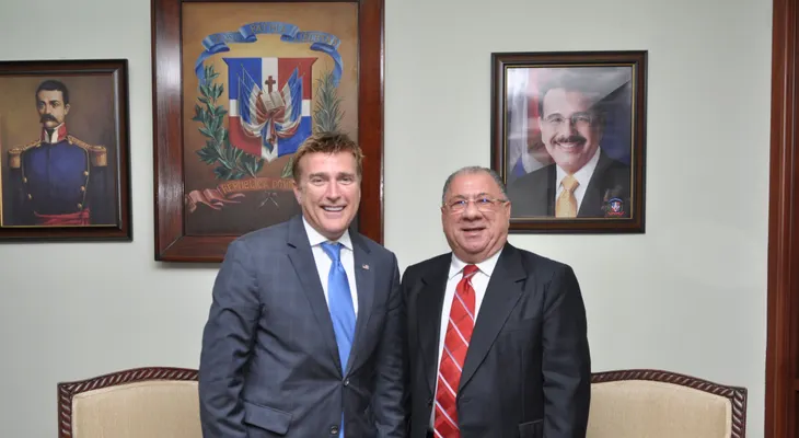 Embajador de EEUU ofrece apoyo a Ministerio Trabajo para fomentar empleo