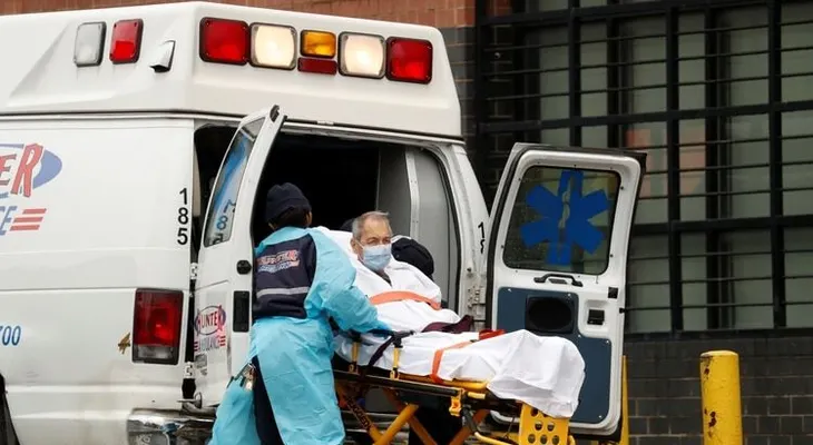 Trump ha empeorado salud en EEUU con declaraciones: NY triplica casos intoxicación con desinfectantes
