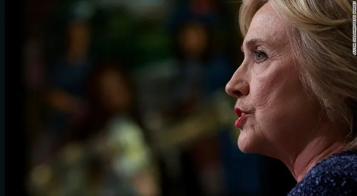 Clinton tiene una neumonía leve no contagiosa, dice su médico