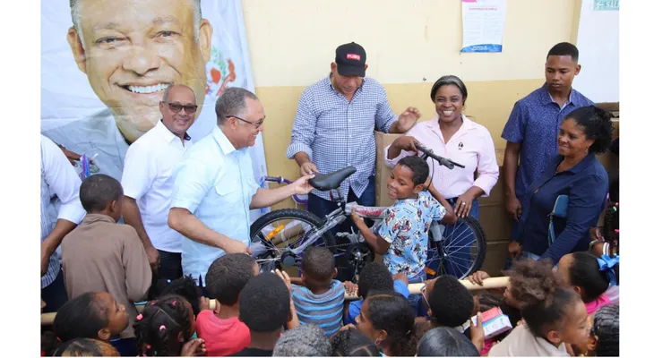 Senador Johnson Encarnación realiza operativo médico en Hondo Valle