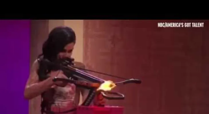 Una mujer le dispara a su prometido en medio de un Show (VIDEO)