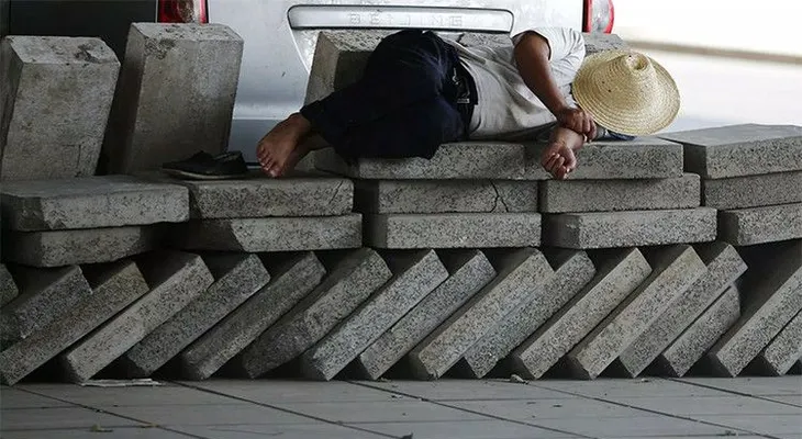 Un chino convierte el smog de Pekín en ladrillos para la construcción
