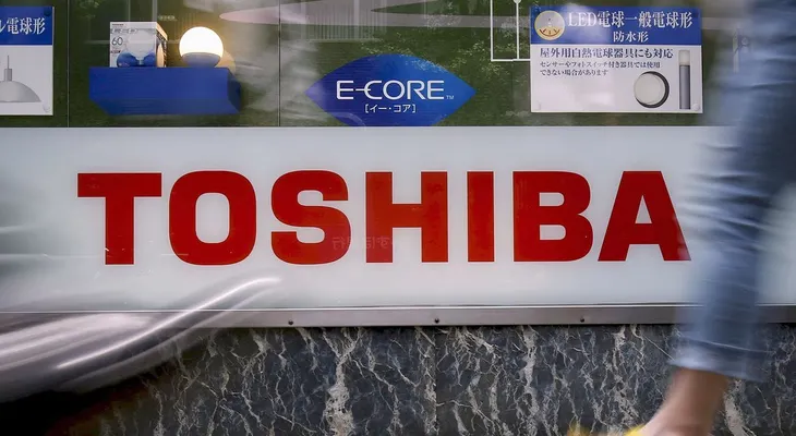 Toshiba al borde de la quiebra: renunció el presidente en medio de pérdidas multimillonarias