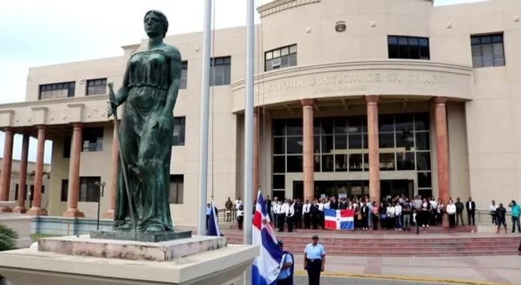 Condenan a 30 años de prisión a cabo de la Armada por asesinato de médico en Santiago