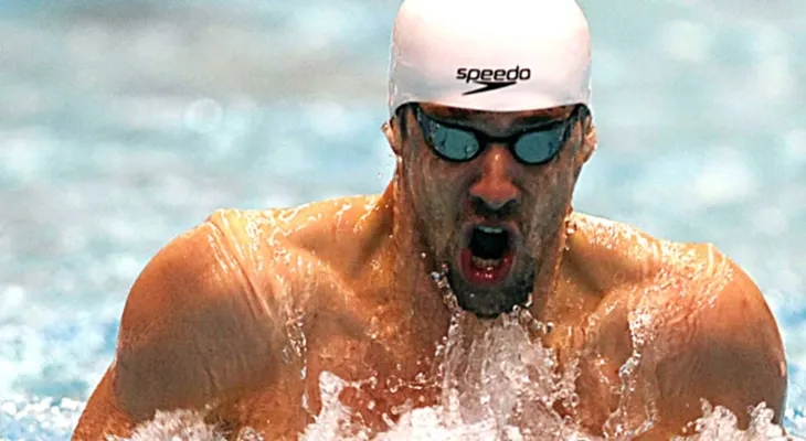 El nadador de EE.UU. Michael Phelps confiesa que orina en la piscina