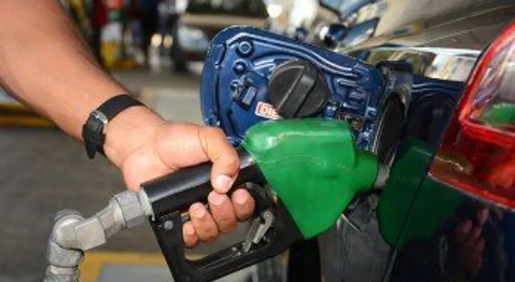  Precios de las gasolinas bajan RD$1.50 y RD$2.00, pero suben el gas regular 
