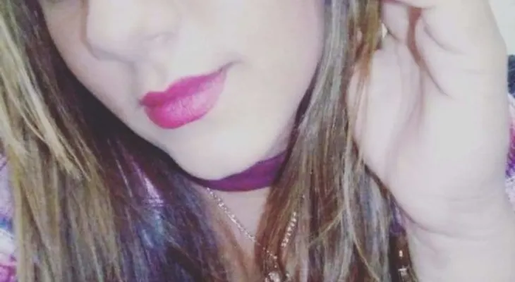 Hombre hiere de cinco balazos a su expareja Jade González, en La Vega