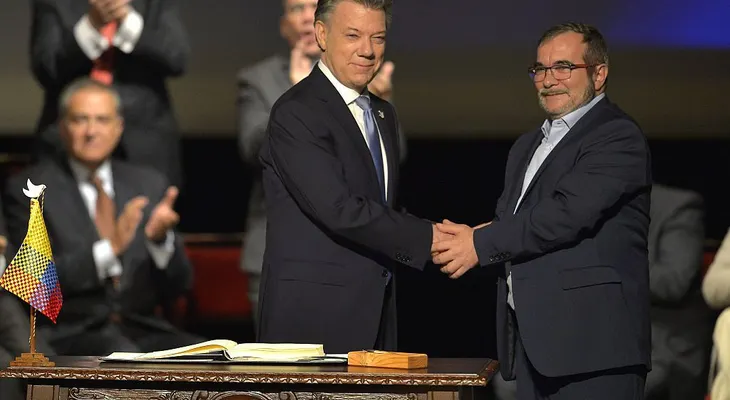 Santos instala misión para reformar sistema electoral y permitir participación política de las FARC