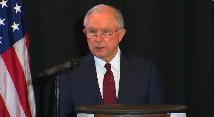 Jeff Sessions cita la Biblia para defender políticas de inmigración 