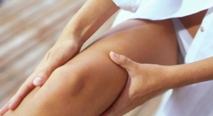 ¿A qué se debe el dolor en brazos y piernas?