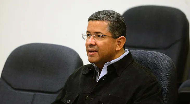 Hospitalizan al expresidente de El Salvador Francisco Flores