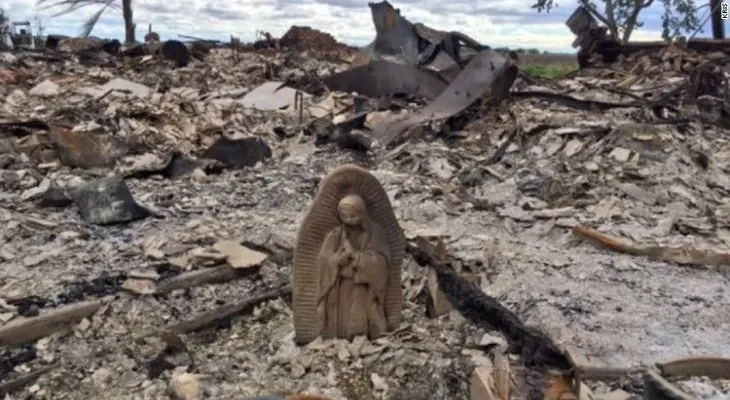 El fuego destruyó su hogar durante Harvey, pero esta estatua permaneció intacta