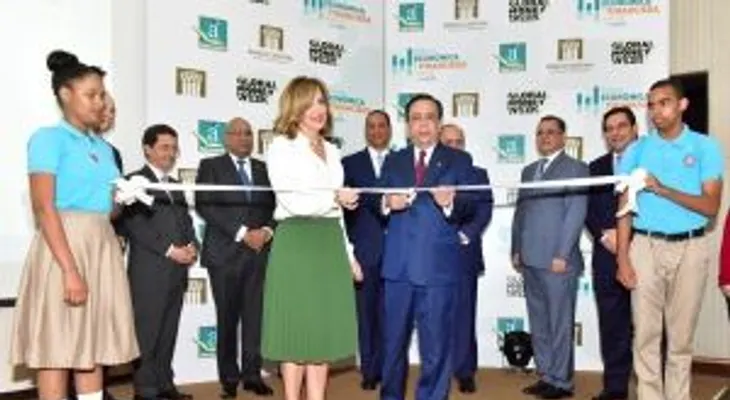 Gobernador del Banco Central, Valdez Albizu anuncia Estrategia de Inclusión Financiera para RD