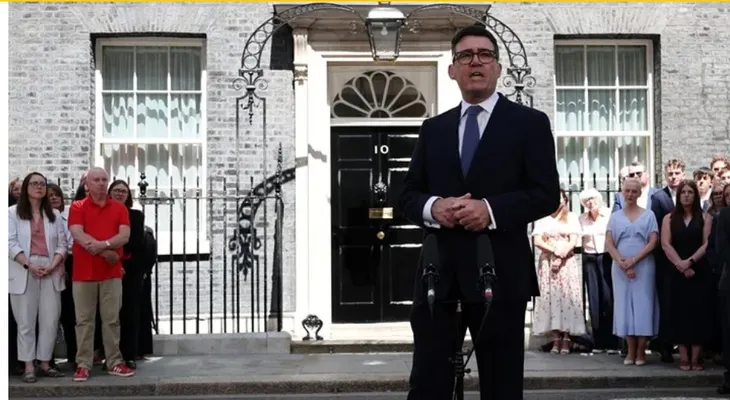 Andy Burnham asume Gobierno británico tras encargo del rey