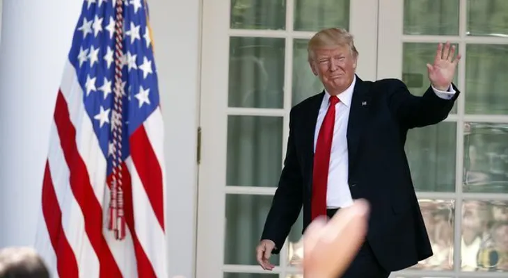 Trump dona tres meses su salario a la educación