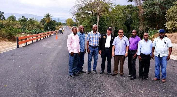 Senador agradece a Danilo terminación de puentes en Elías Piña