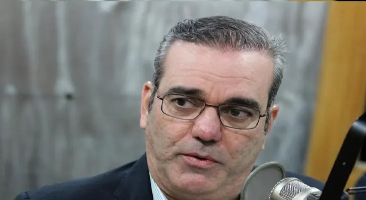 Abinader favorece acuerdo para aumento de salarios