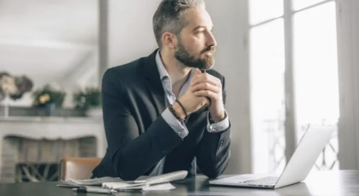 ¿Cómo dejar de pensar demasiado? 6 hábitos que puedes poner en práctica a diario