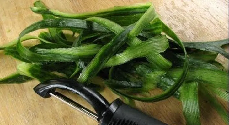 Pócima rejuvenecedora de la piel con la cáscara de pepino (VIDEO)
