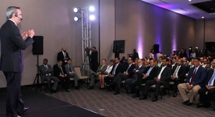 Abinader presenta proyecto para eliminar burocracia