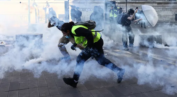 Francia vive otra jornada de disturbios: 166 detenidos y 32.800 manifestantes fuera de París
