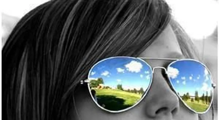 Lentes de contacto que funcionan como gafas de sol
