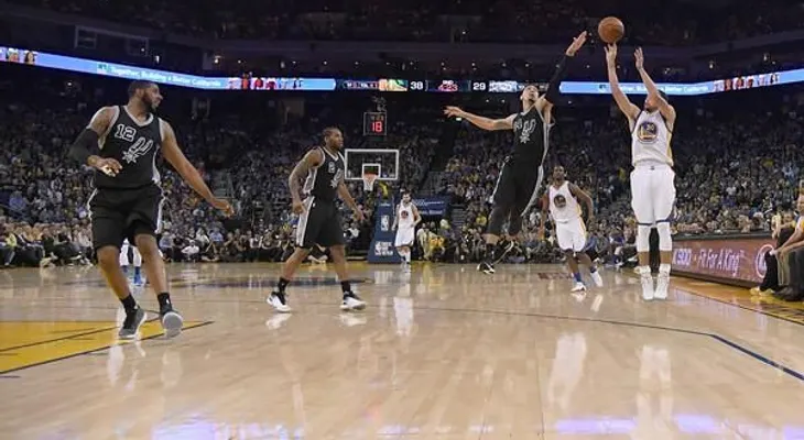Warriors hicieron historia venciendo a Spurs