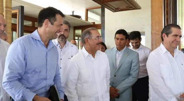 Presidente Medina visita Hotel Amanera junto a inversionistas extranjeros