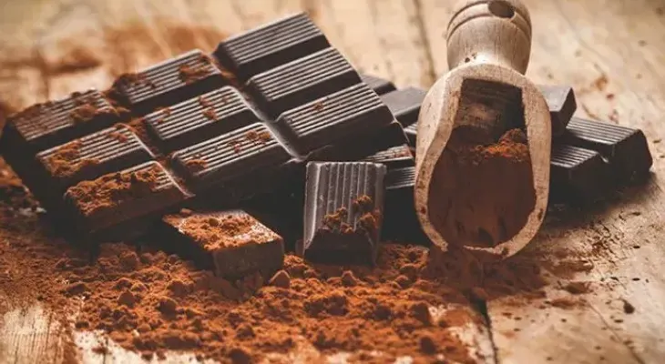 Comer chocolate amargo te hace más feliz, revela estudio