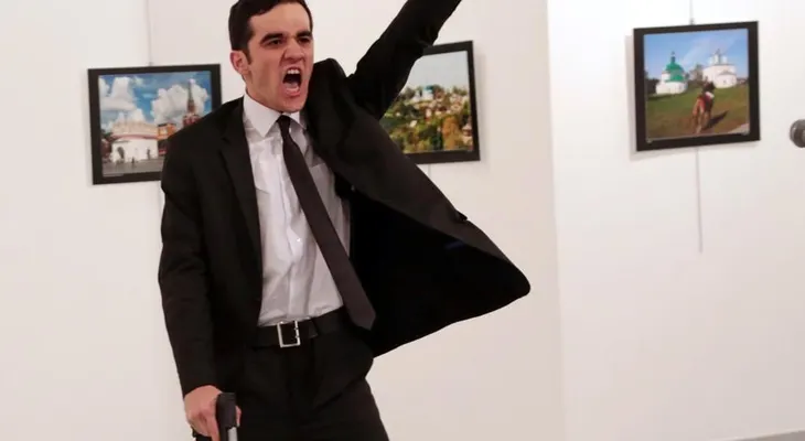 Una imagen del asesino de embajador ruso en Turquía gana el World Press Photo