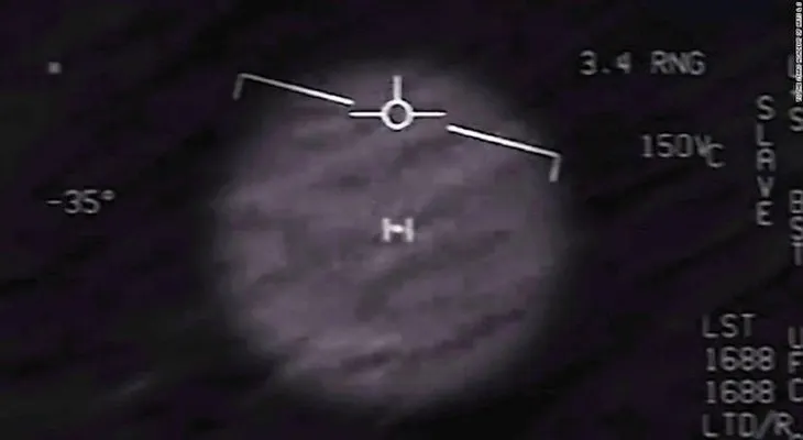 El Pentágono desclasifica videos de tres avistamientos de ovnis