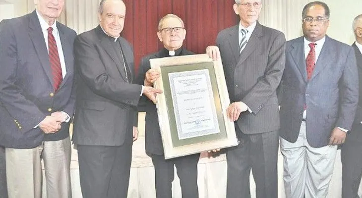 Reconocen a Monseñor Agripino Núnez Collado