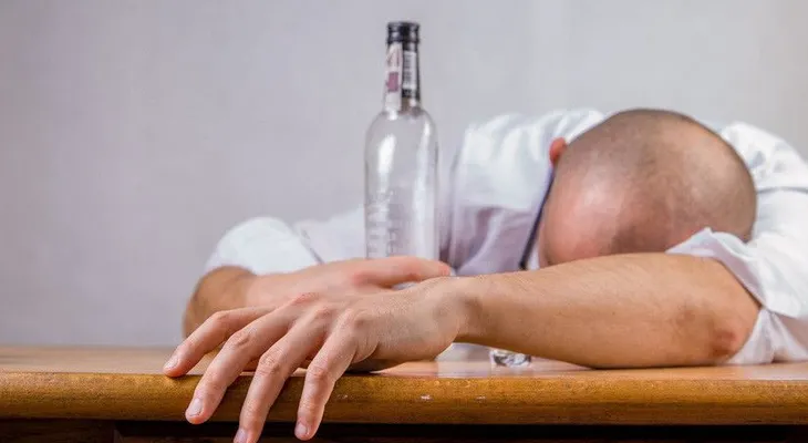  Científicos descubren una nueva causa del alcoholismo 